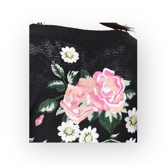 new Wildfox 𑁍 Secret Garden Embroidered Sweater 𑁍 Black + Floral Embroidery 𑁍 - Picture 6 of 16